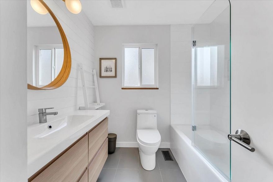 2942 E Georgia Street