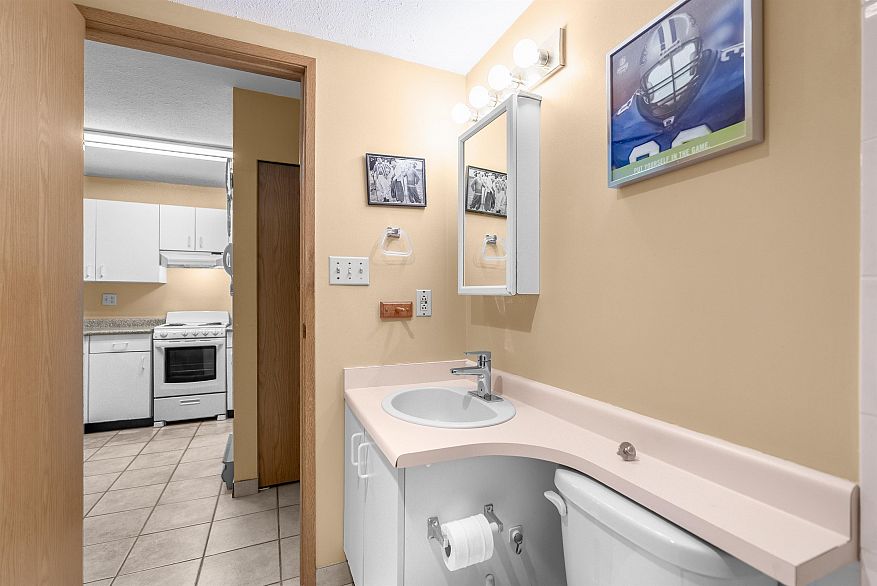 208 2255 Eton Street