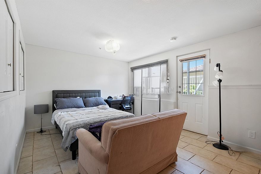 4988 Sherbrooke Street