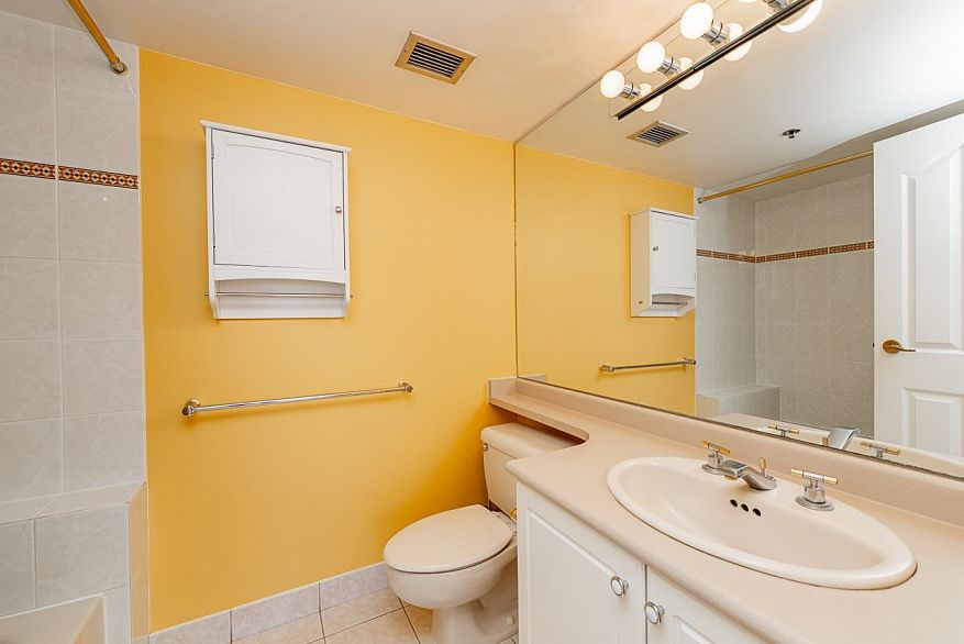 1304 283 Davie Street