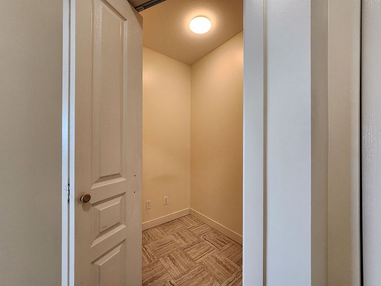 1307 4028 Knight Street