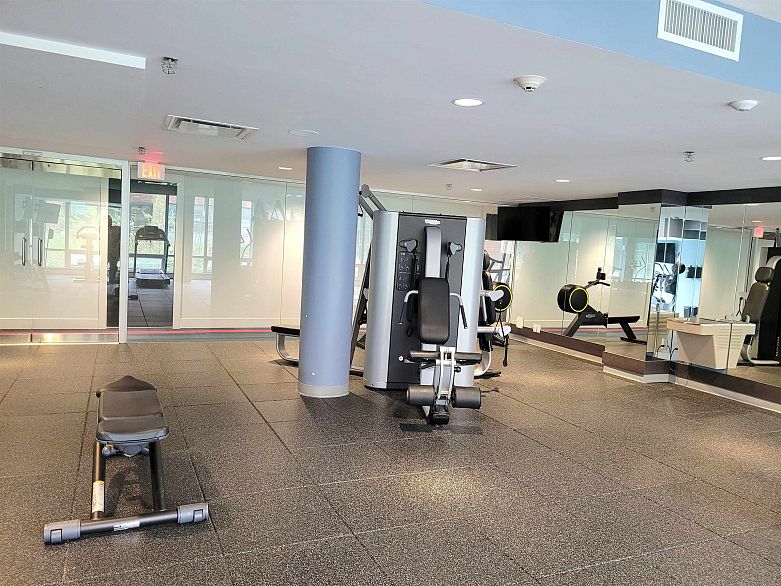 2501 1283 Howe Street