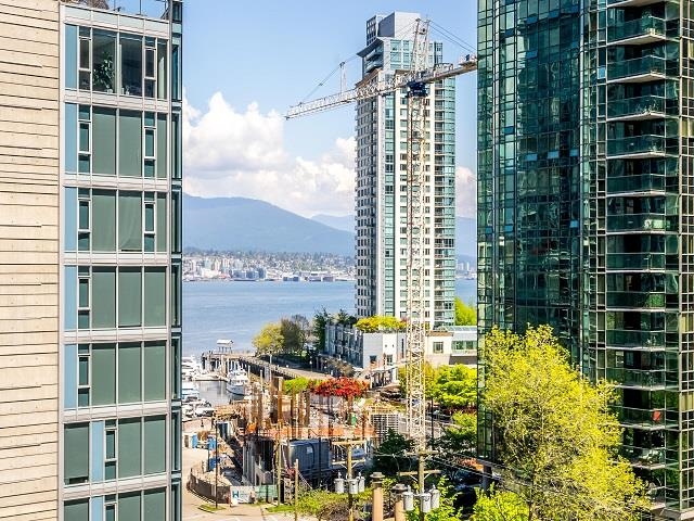 303 1415 W Georgia Street