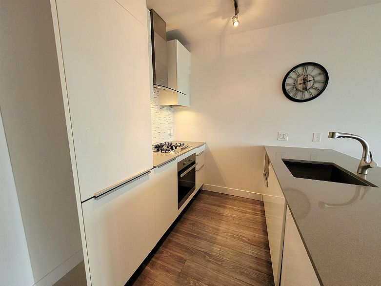 2501 1283 Howe Street