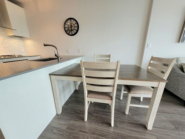 2501 1283 Howe Street