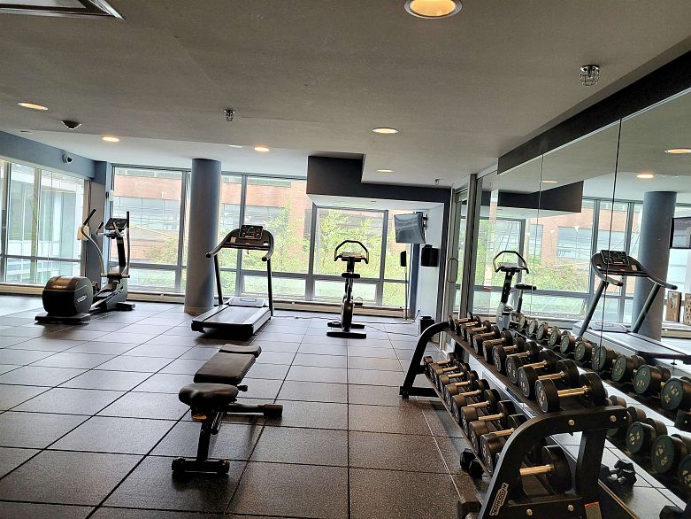 2501 1283 Howe Street