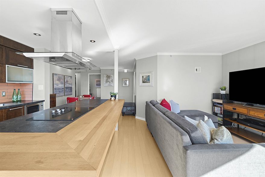 1201 888 Hamilton Street