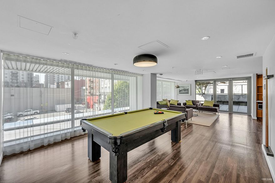 1202 999 Seymour Street