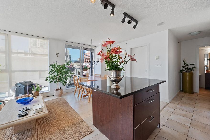 808 1199 Seymour Street