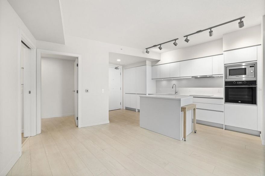 823 180 E 2nd Avenue