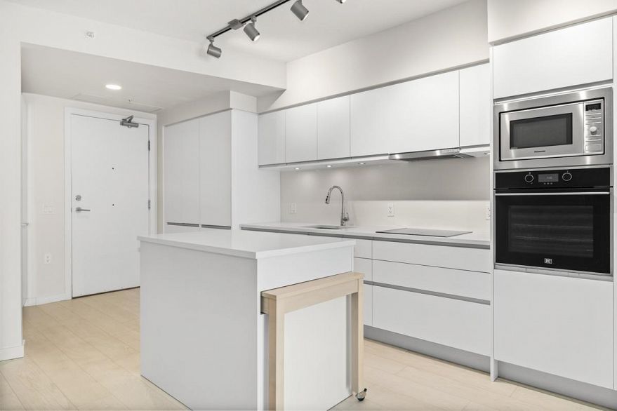 823 180 E 2nd Avenue