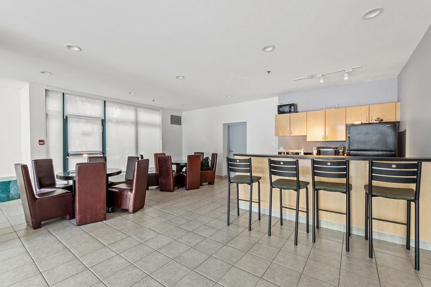 2001 1239 W Georgia Street