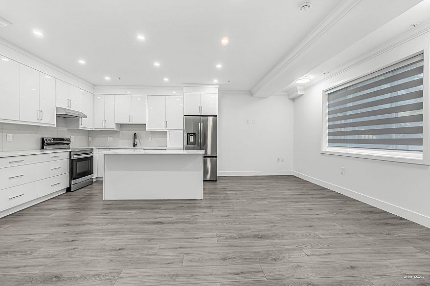 102 2122 E 32nd Avenue