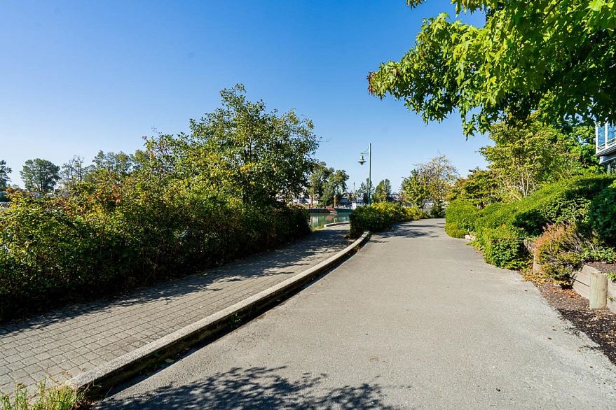 310 1880 E Kent South Avenue