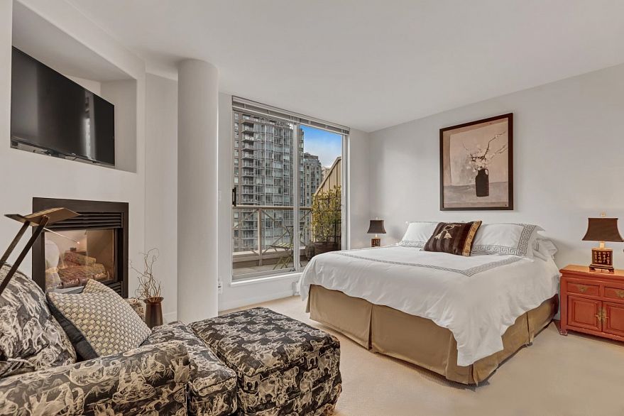 1404 819 Hamilton Street