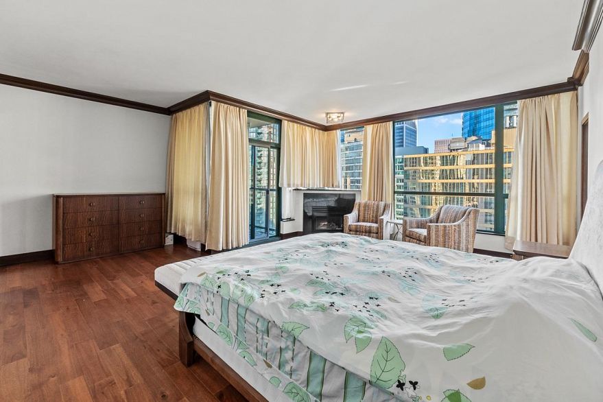 2001 1239 W Georgia Street