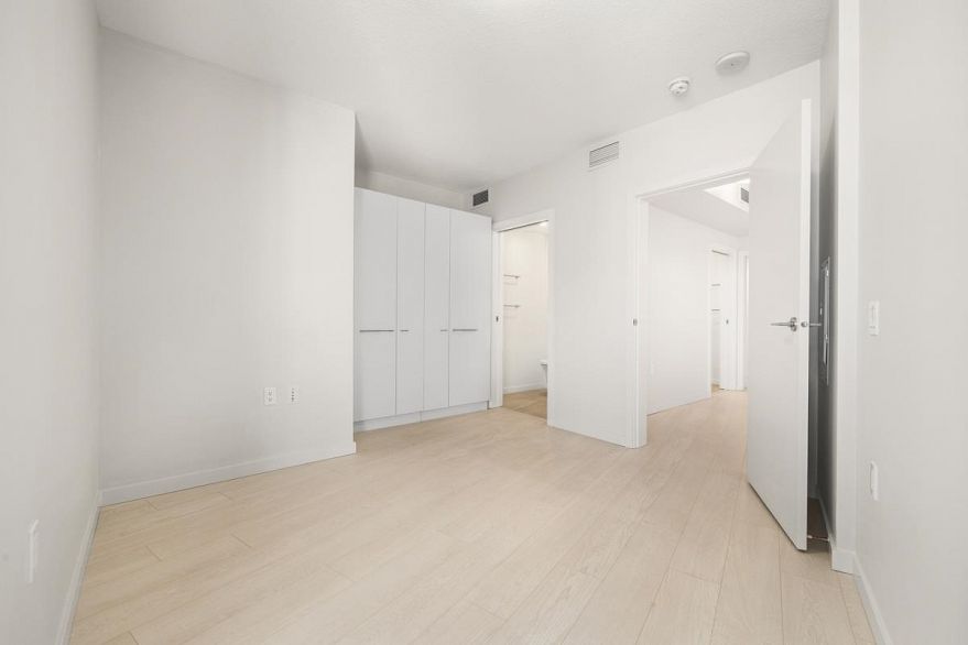 823 180 E 2nd Avenue