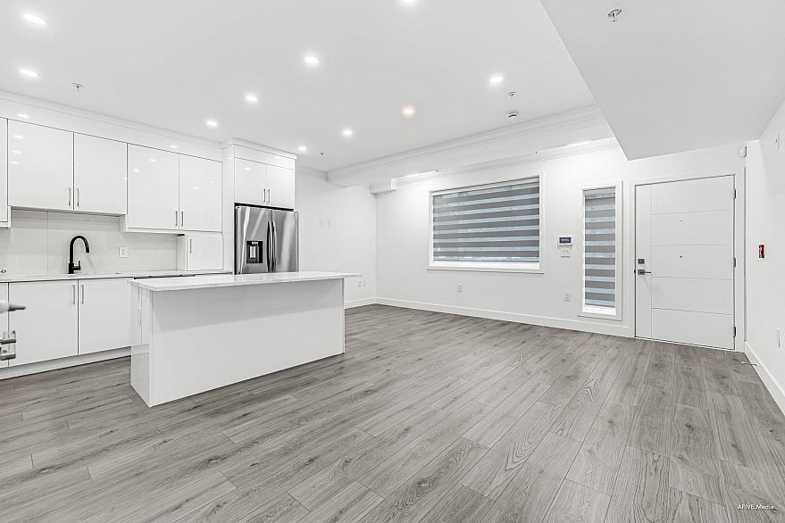 102 2122 E 32nd Avenue