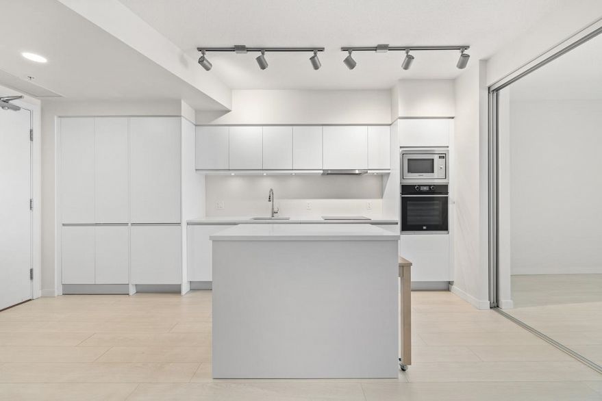 823 180 E 2nd Avenue