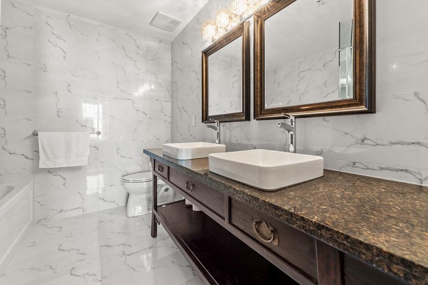 2001 1239 W Georgia Street