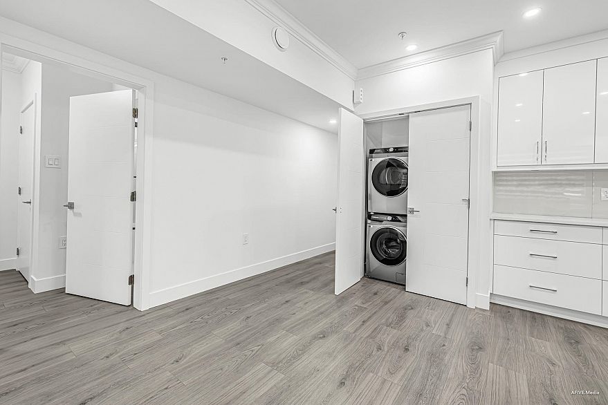 102 2122 E 32nd Avenue