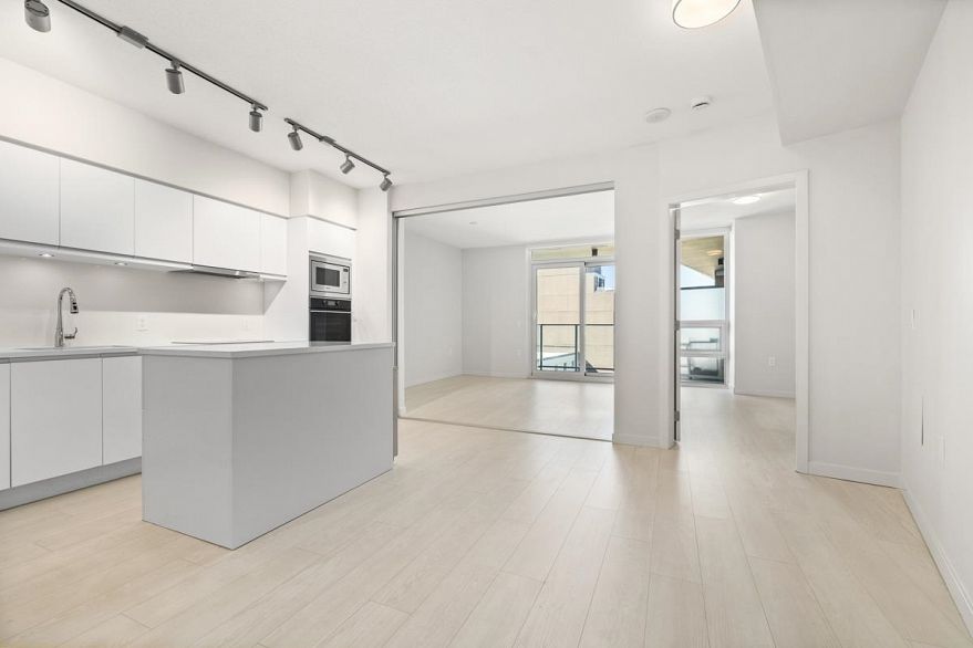 823 180 E 2nd Avenue