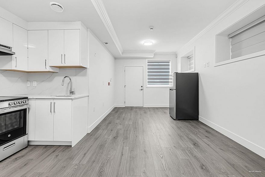 102 2122 E 32nd Avenue