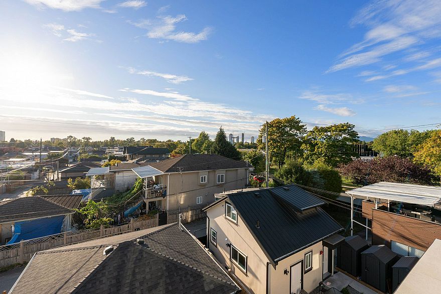 2 6933 Prince Edward Street