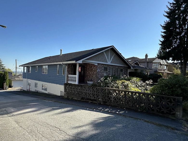 2376 Fraserview Drive