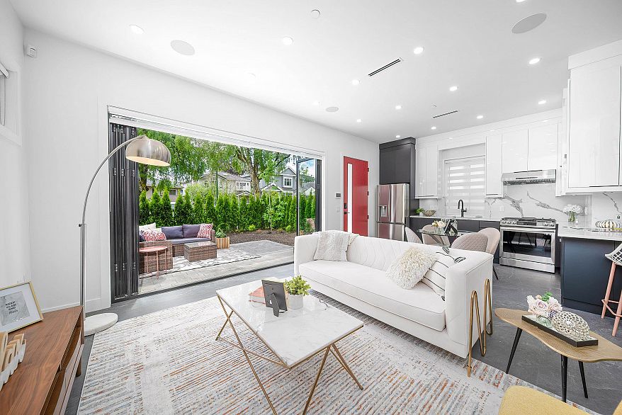 1 2777 E 27th Avenue