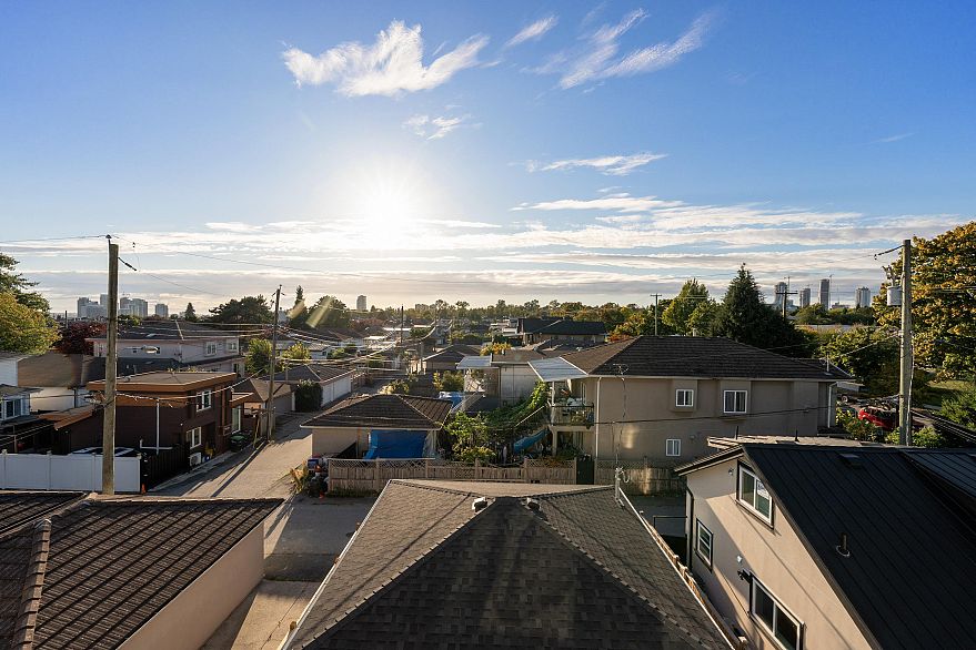 2 6933 Prince Edward Street