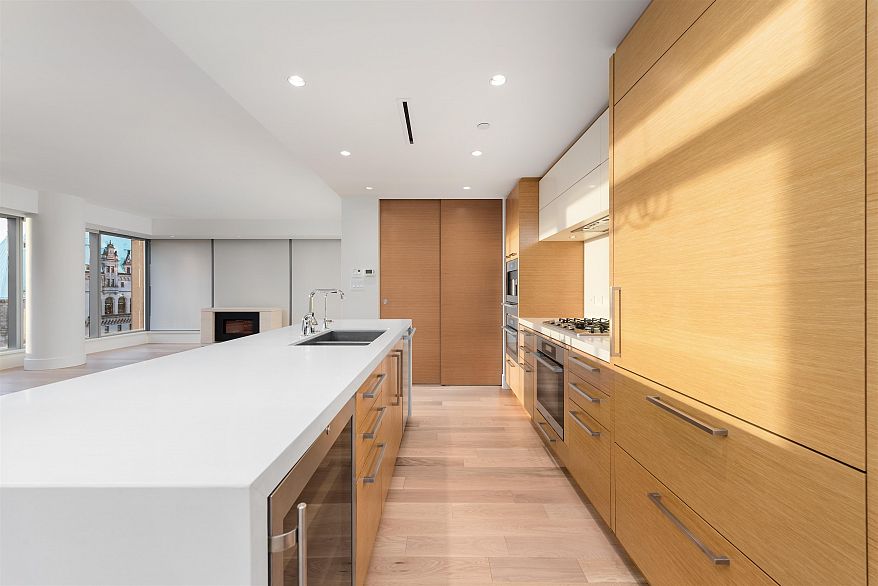 2301 667 Howe Street