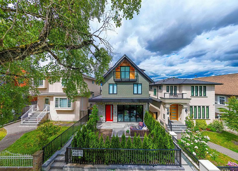 1 2777 E 27th Avenue