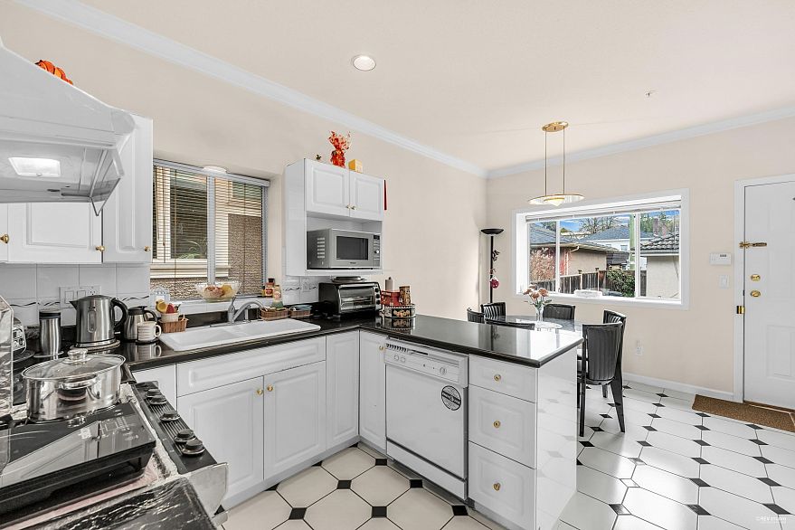 6388 Laburnum Street