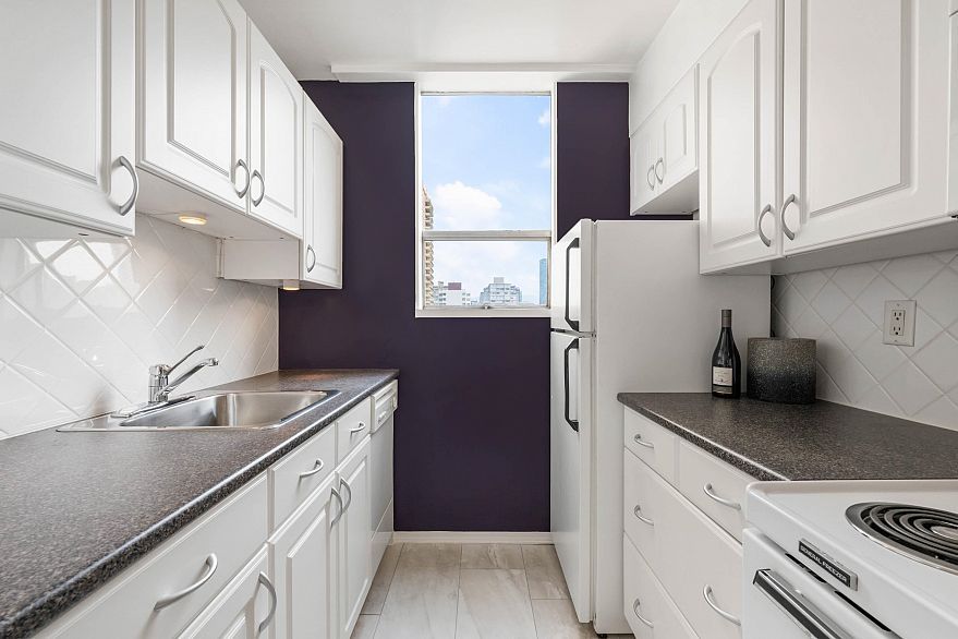 906 1250 Burnaby Street