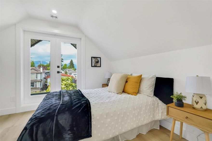 2 3216 Venables Street