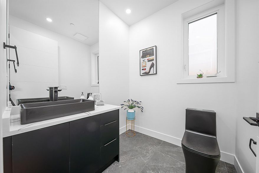 1 2777 E 27th Avenue