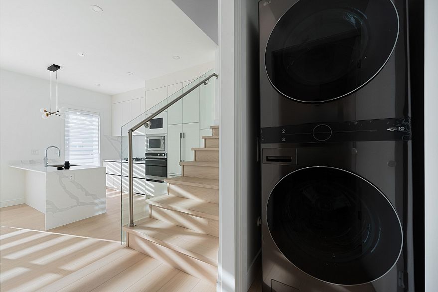 2 6933 Prince Edward Street