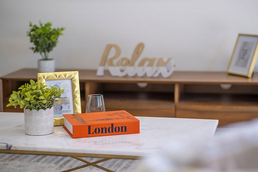 1 2777 E 27th Avenue