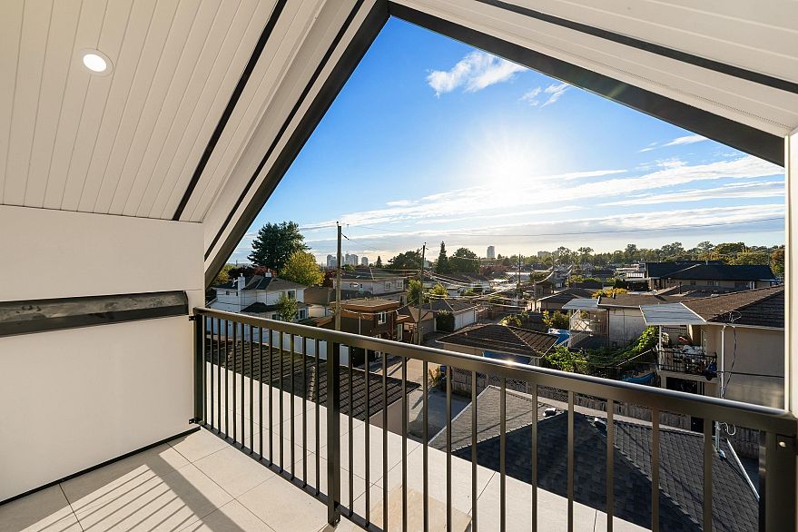 2 6933 Prince Edward Street