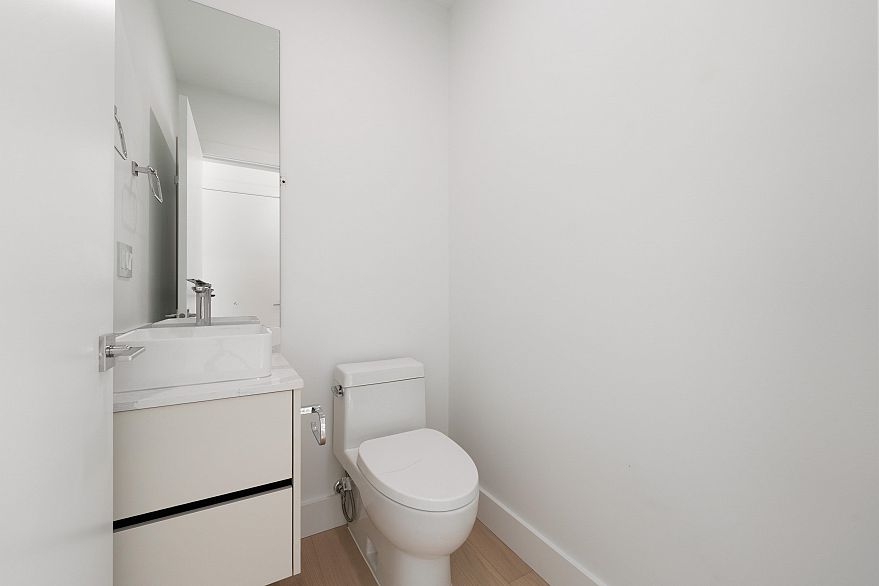 2 6933 Prince Edward Street