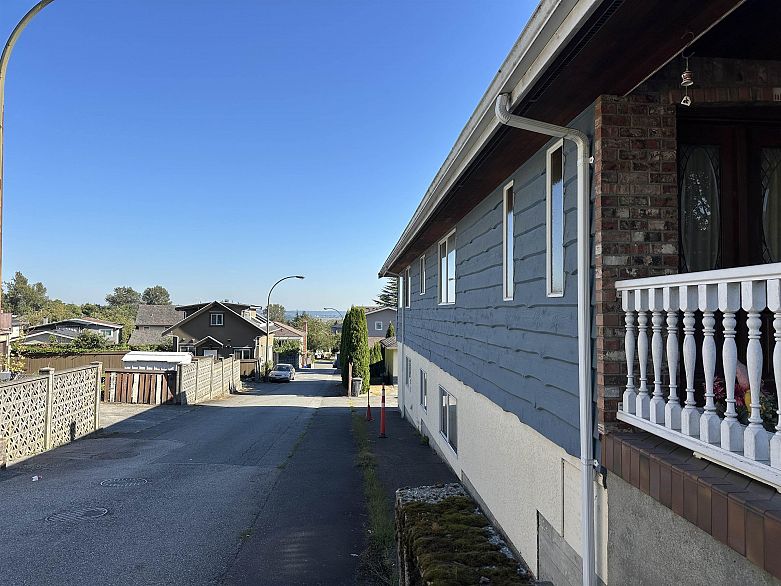 2376 Fraserview Drive