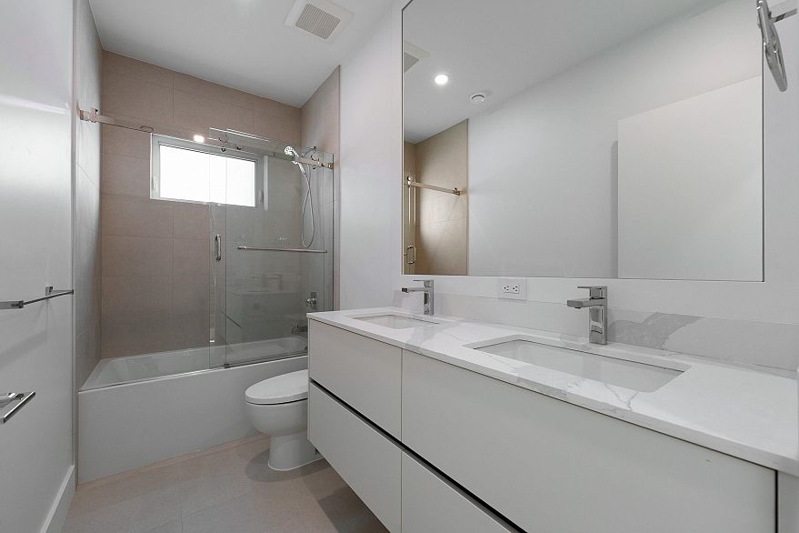 2 6933 Prince Edward Street