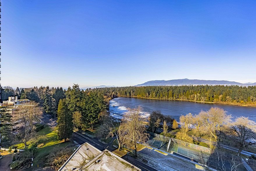 1001 845 Chilco Street