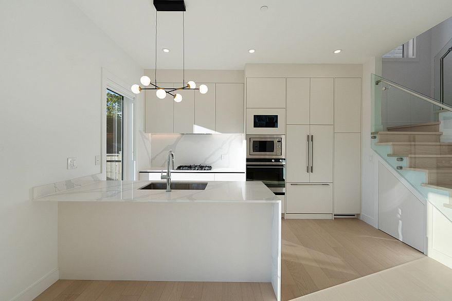 2 6933 Prince Edward Street