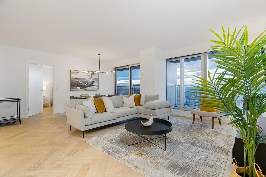 4906 1480 Howe Street