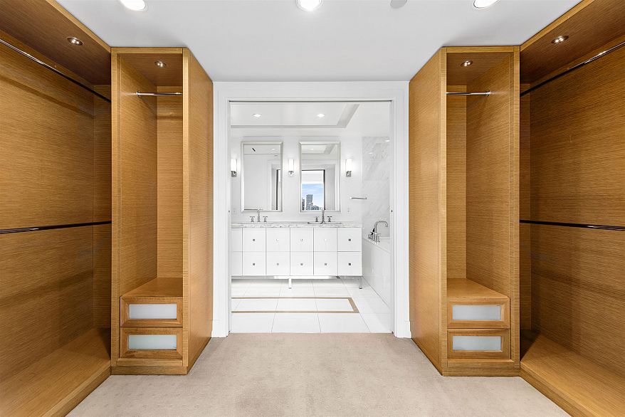 2301 667 Howe Street