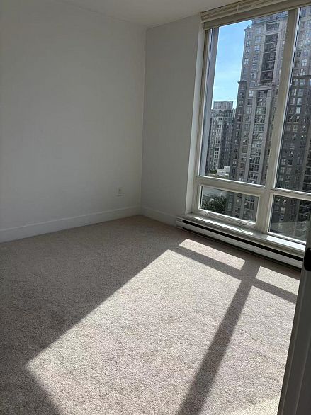 1503 565 Smithe Street