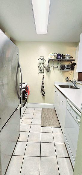 208 811 Helmcken Street