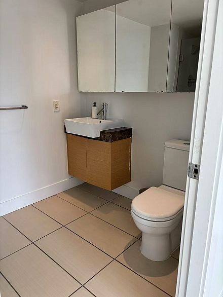 1503 565 Smithe Street